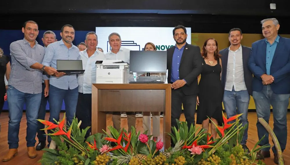 Governador Wanderlei Barbosa celebra os 35 anos do Ruraltins com entrega de 400 computadores e anuncia benefício aos extensionistas do órgão