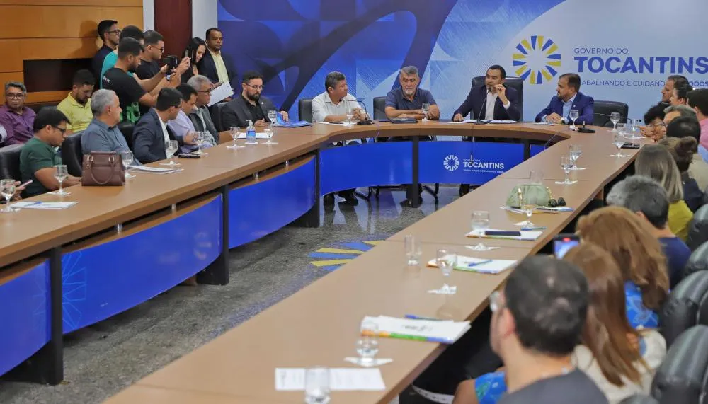 Governador Wanderlei Barbosa assina contratos com empresas selecionadas para exposição de produtos e serviços na Agrotins 2024