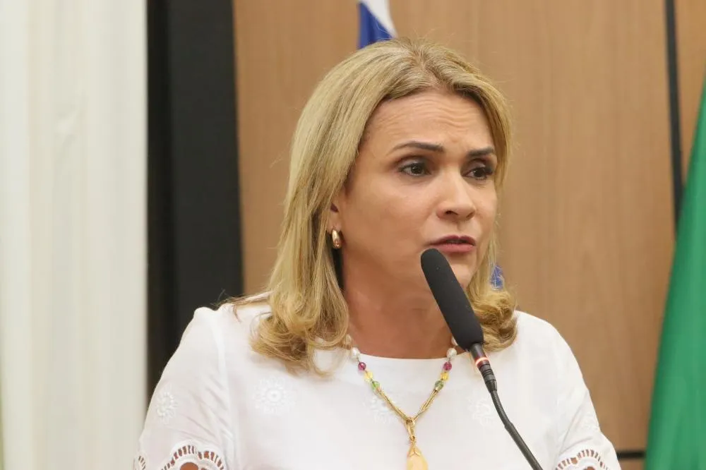 Laudecy Coimbra solicita reforma de quadra esportiva e praça da 704 sul