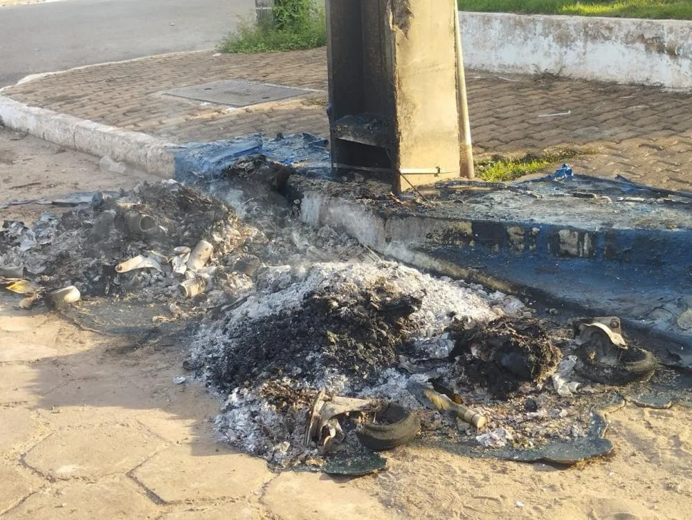 Contêineres da Prefeitura de Porto Nacional são queimados por vândalos e prejuízo chega a mais de R$ 80 mil