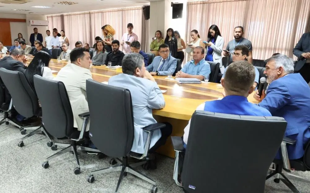 Amélio Cayres assina contrato para ampliação da sede da Aleto