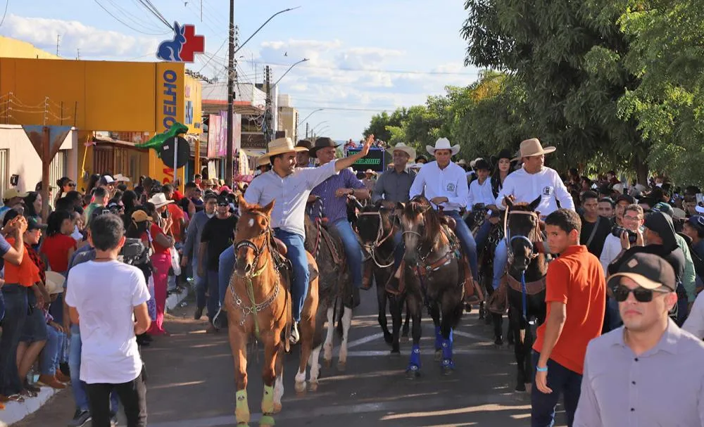 Em Paraíso do Tocantins, governador Wanderlei Barbosa participa da cavalgada da 27ª Edição da ExpoBrasil