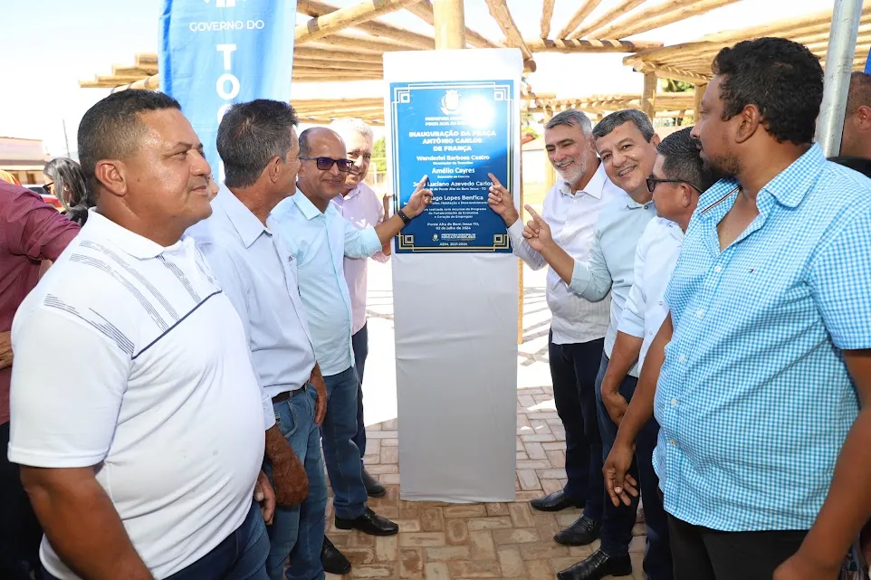 Prefeito José Luciano inaugura praça histórica em Ponte Alta do Bom Jesus