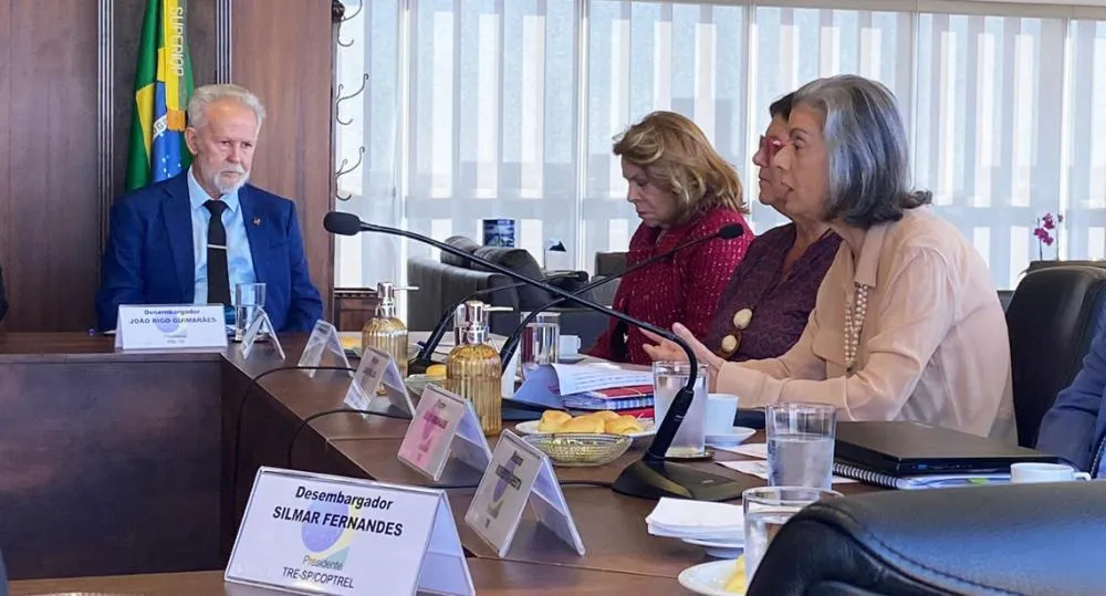 Presidente do TRE-TO discute com ministra Cármen Lúcia e demais regionais preparativos para eleições de outubro