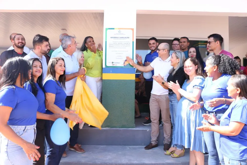 Em Augustinópolis, Amélio Cayres prestigia entrega da reforma e ampliação de escola no povoado Vila Dezesseis