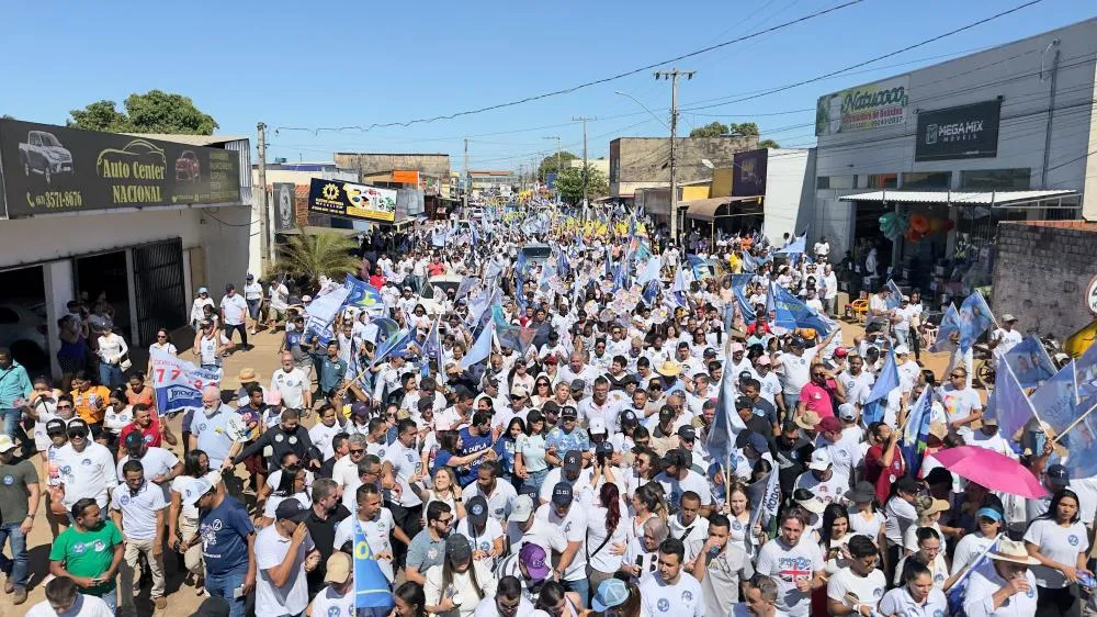 Ao lado do governador Wanderlei, Janad faz caminhada na região sul de Palmas