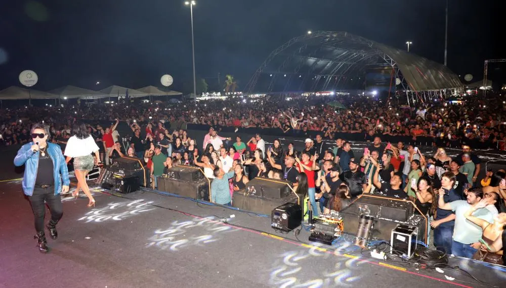 Governador Wanderlei Barbosa prestigia última noite da programação festiva dos 36 anos de criação do Estado