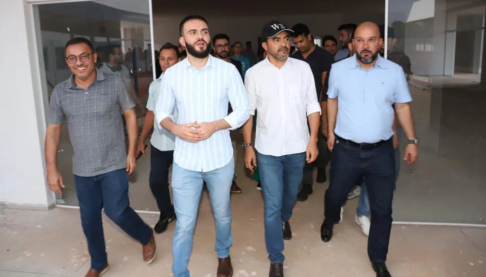 Vereador Marilon Barbosa acompanha governador Wanderlei Barbosa em visita a obra de construção de auditório em escola de Taquaruçu