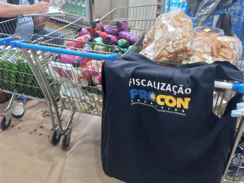 Fiscais do Procon Tocantins apreendem mais de 500 produtos vencidos em supermercado de Palmas