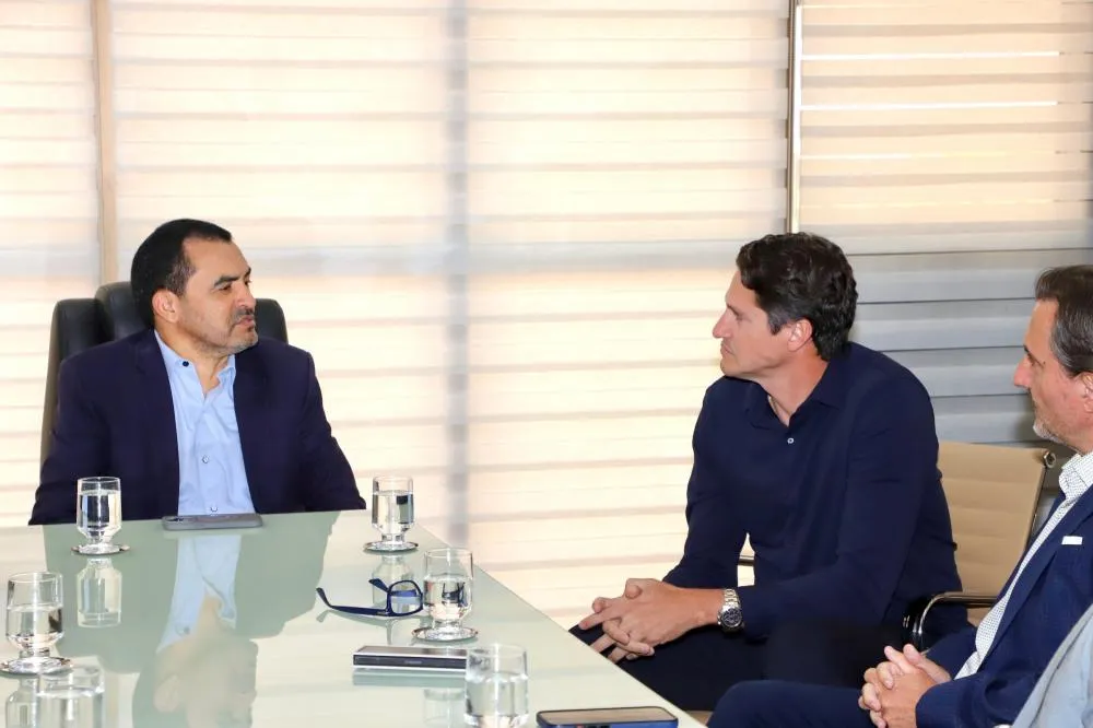 Governador Wanderlei Barbosa recebe o ex-atleta Edmilson para discutir o fomento do esporte no Tocantins