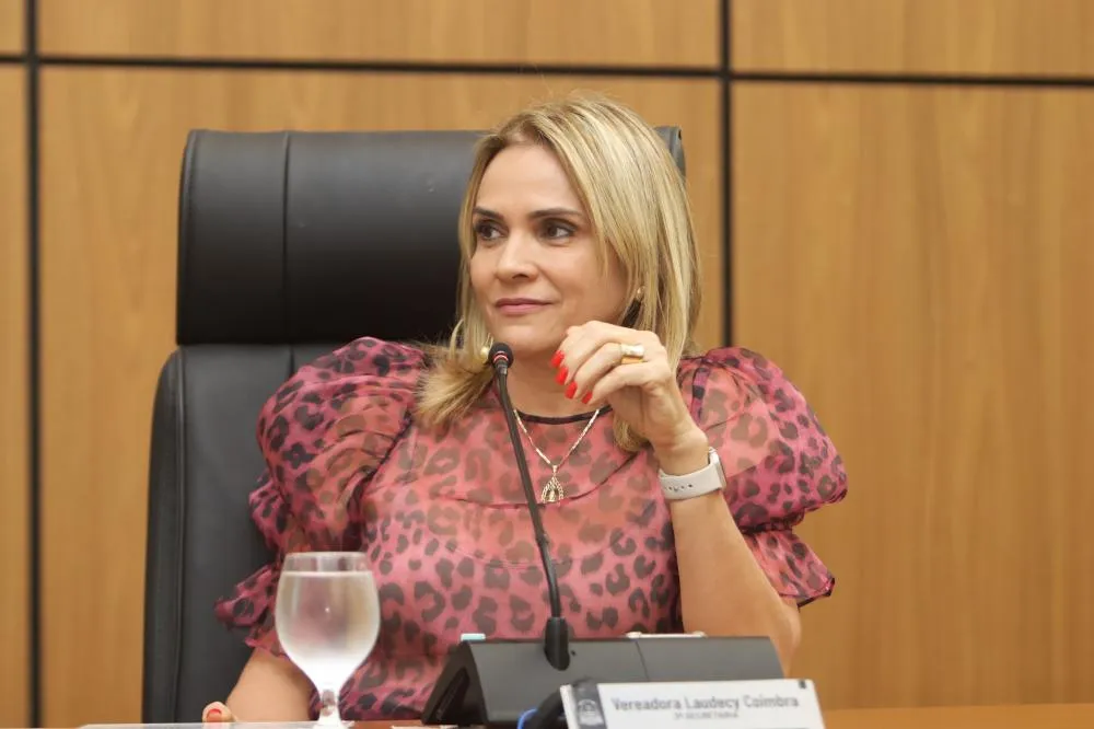 Laudecy Coimbra solicita o recapeamento asfáltico em toda a Quadra da 203 Norte