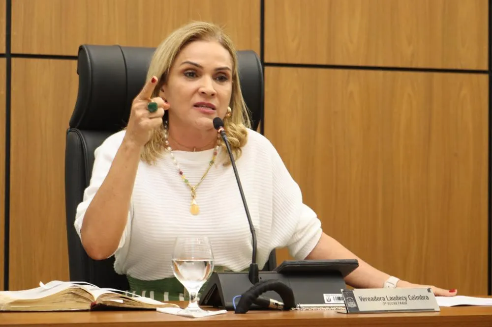 Recapeamento asfáltico da Quadra 303 Norte é solicitado pela vereadora Laudecy Coimbra