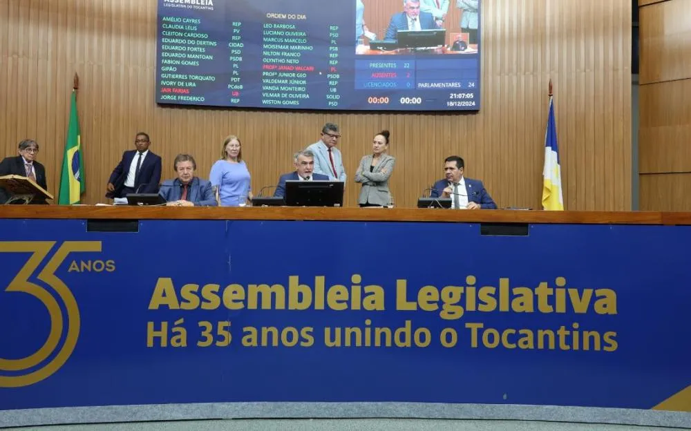 Parlamentares votam mais de 100 projetos na última sessão de 2024