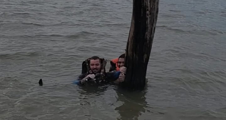 Pescadores naufragados são resgatados por bombeiros militares no Lago de Palmas