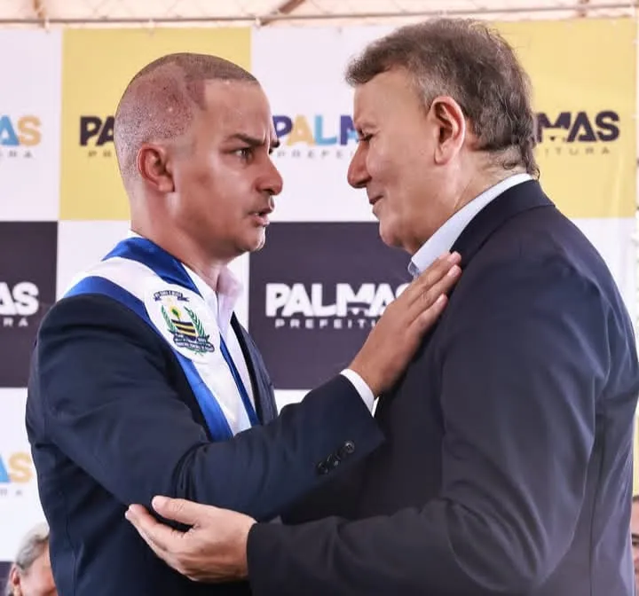 Prefeito Eduardo Siqueira Campos licencia do cargo para cuidar da saúde de familiares e passa o comando ao vice-prefeito Pastor Carlos