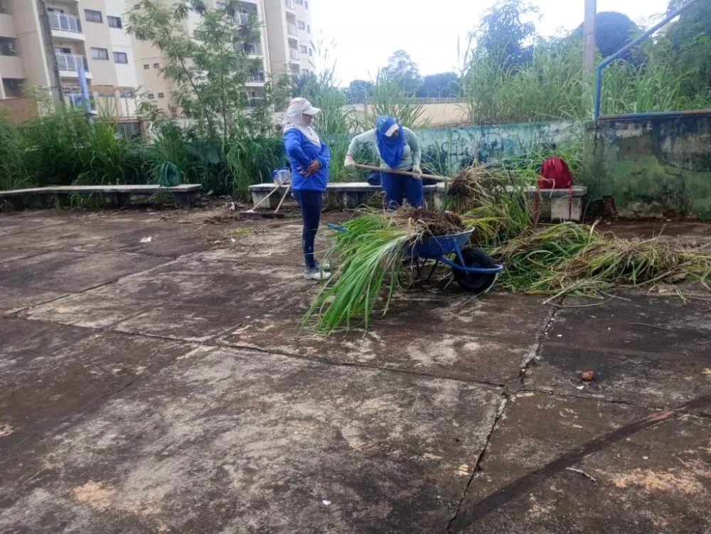 Quadra poliesportiva da Arse 72 recebe serviços de limpeza