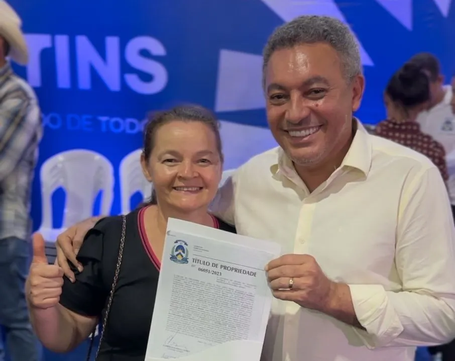 Vereador Marilon Barbosa participa de entrega de títulos definitivos no Jardim Taquari