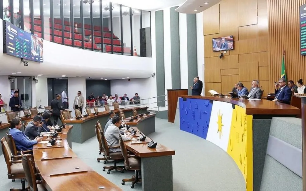 Deputados aprovam leis que abrangem carreiras de servidores estaduais e programa de investimentos