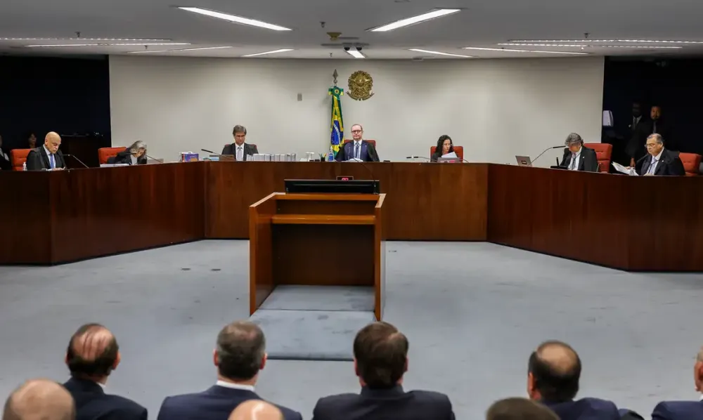 STF valida delação de Mauro Cid; julgamento será retomado amanhã