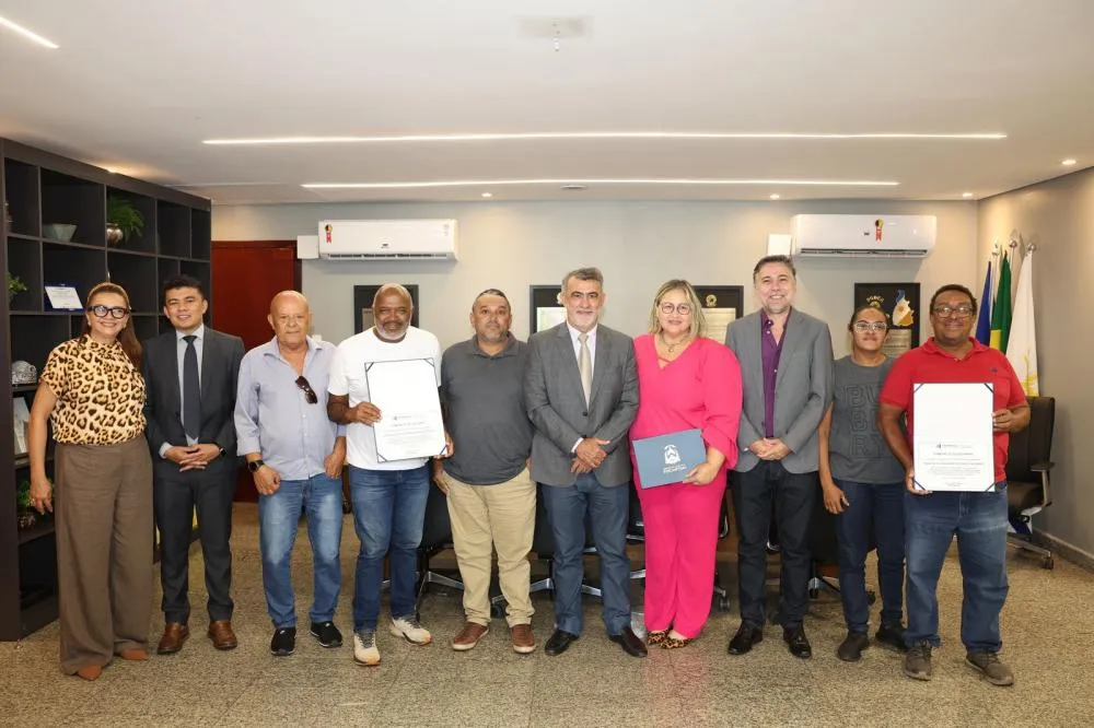 Amélio Cayres homenageia comunicadores do Bico do Papagaio