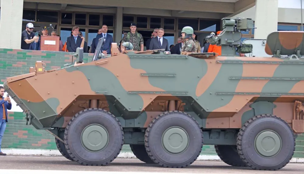Governador Wanderlei Barbosa participa de solenidade do Dia do Exército e apresentação de novos blindados para o Tocantins