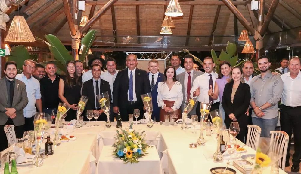 Eduardo Siqueira Campos reúne bancada tocantinense e vereadores em jantar inédito