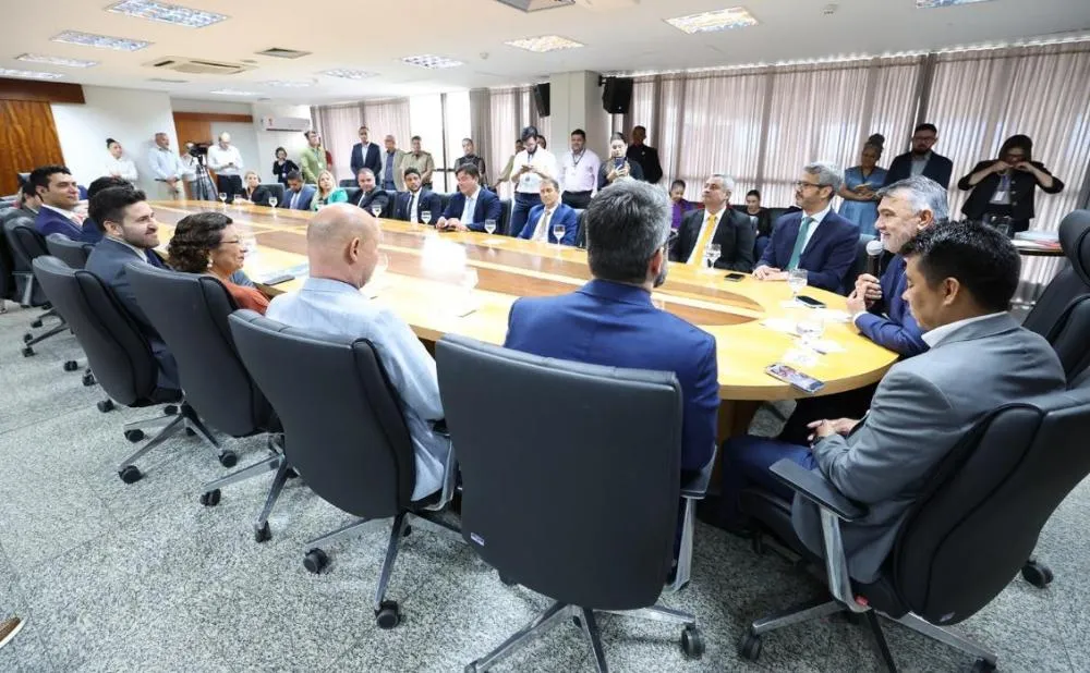 Amélio Cayres empossa três procuradores aprovados no concurso público da Aleto