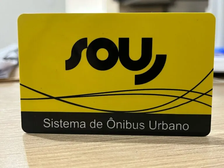 Filas se formam para emissão de carteiras do sistema de transporte coletivo de Palmas