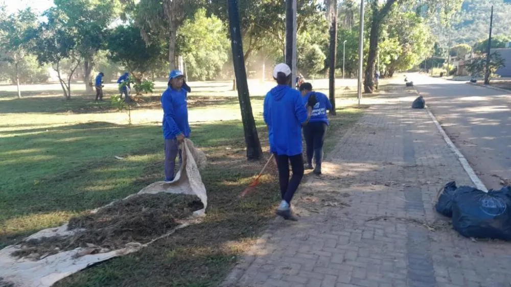 Força-tarefa leva roçagem, limpeza e tapa-buracos ao distrito de Taquaruçu