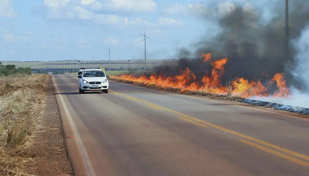 Queimadas e trânsito: Detran/TO explica o que fazer ao se deparar com fumaça na pista