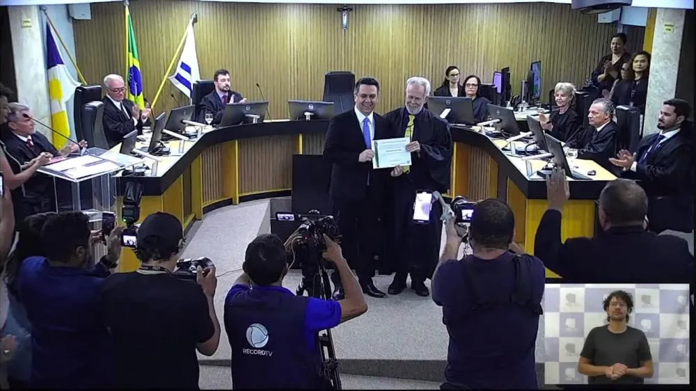 Tiago Dimas toma posse em sessão extraordinária do TRE-TO e reassume mandato de deputado federal