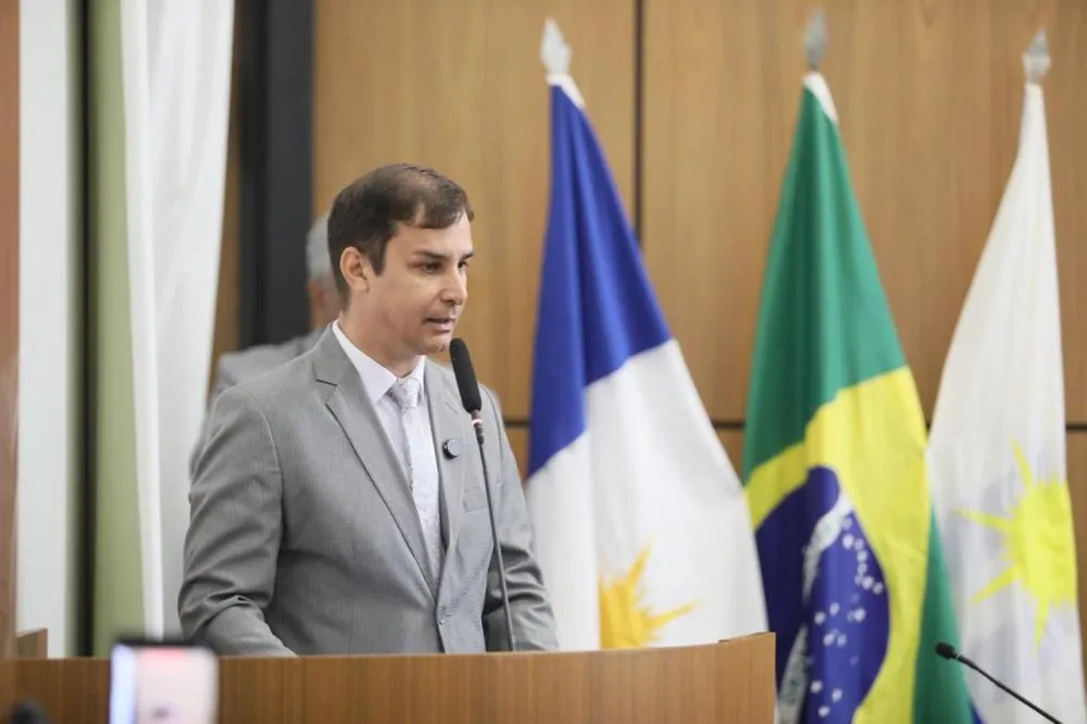 Prefeito em exercício Carlos Velozo defende estabilidade institucional e reafirma compromisso com Palmas durante posse do vereador Petion Corado na Câmara