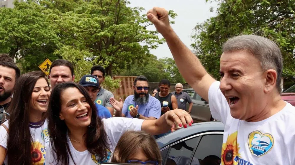 O retorno de Eduardo Siqueira: um gesto raro e um recado claro das ruas