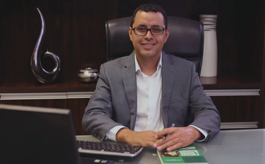 Prefeito Eduardo Siqueira Campos nomeia Robson Vila Nova secretário de Educação de Palmas; com amplo currículo voltado à gestão educacional, novo titular é servidor efetivo no Município