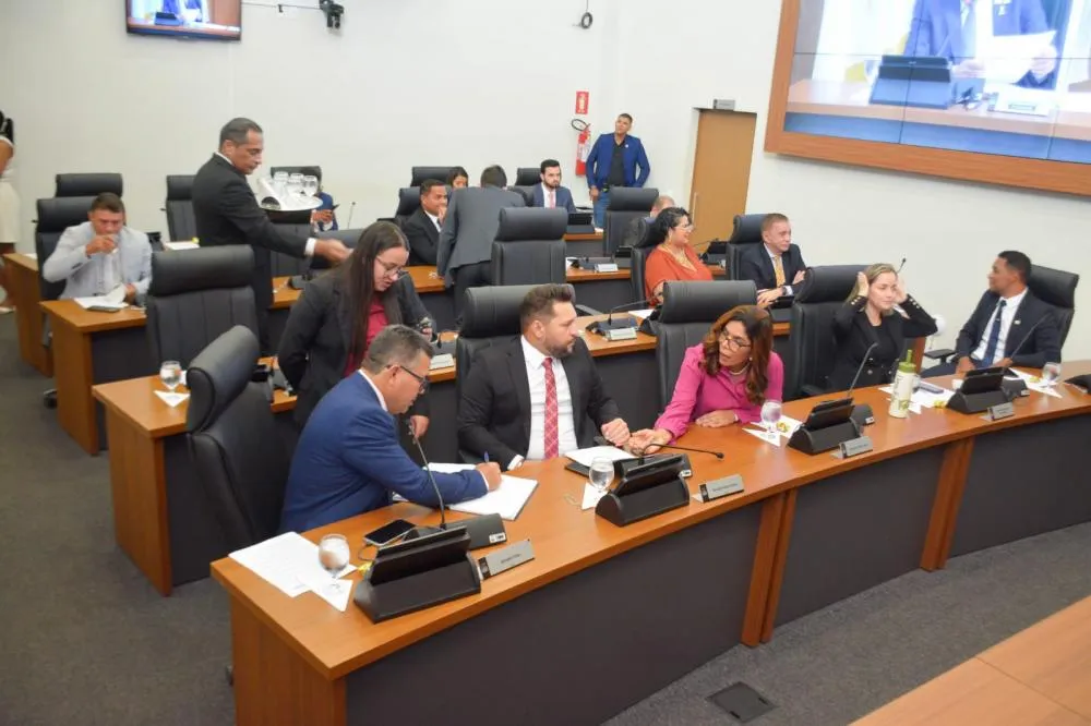 Em sessões extraordinárias, vereadores aprovam iniciativas para fortalecer cidadania