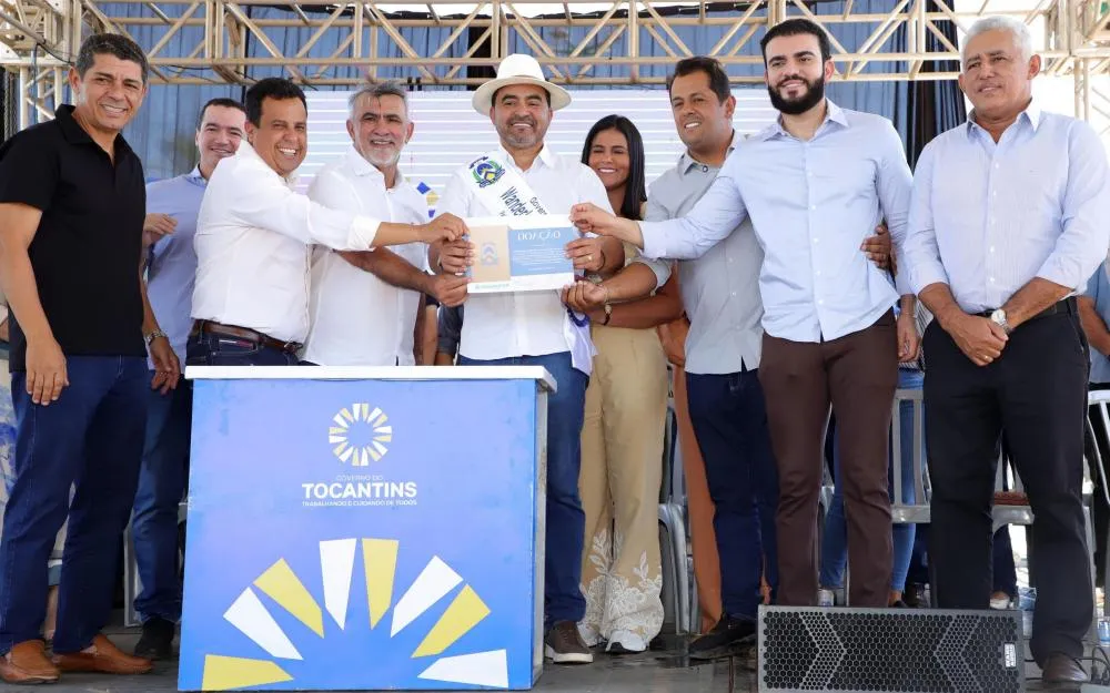 Em Palmeirópolis, Amélio Cayres reafirma compromisso da Assembleia com PCCR da Educação
