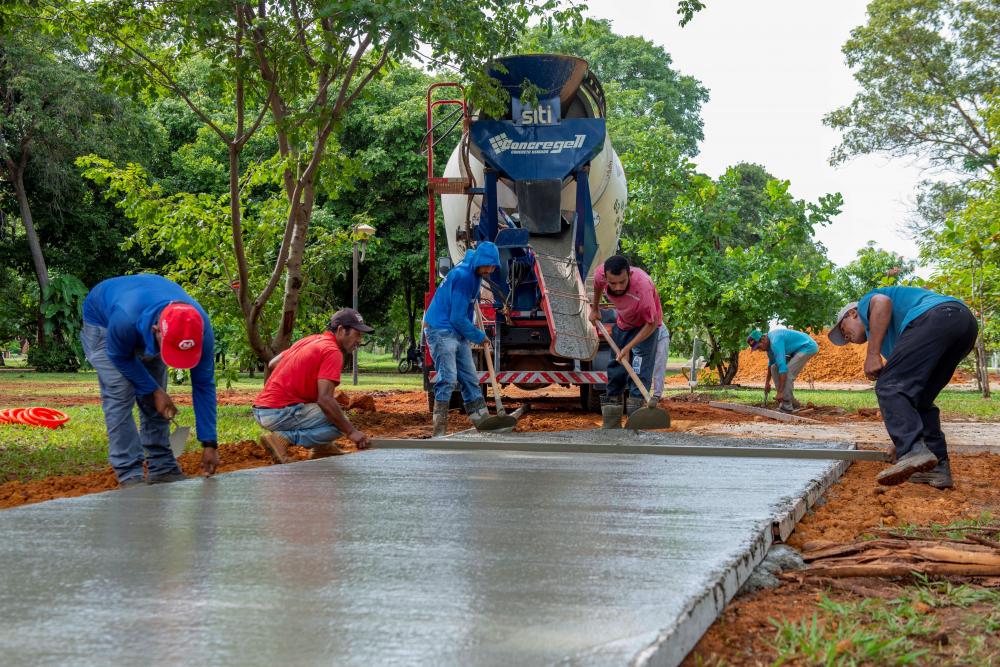 Calçadas do Bosque dos Pioneiros passam por correção e ampliação