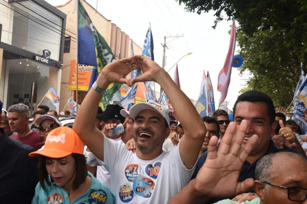 Após 20 dias de Laurez no comando, Wanderlei Barbosa segue como preferência popular