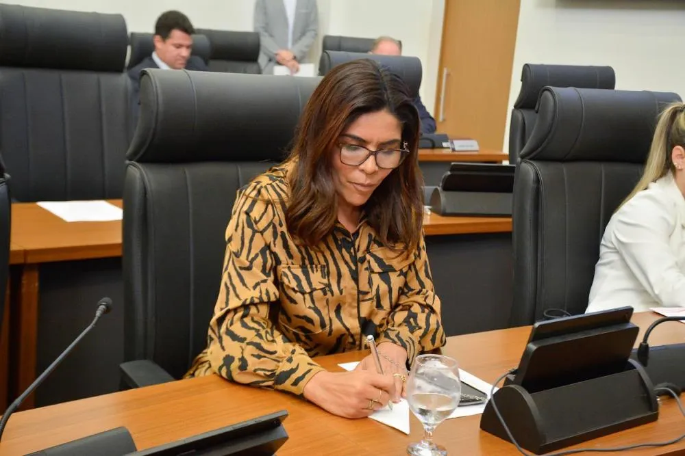 Delma Freitas solicita que lâmpadas queimadas sejam substituídas na 704 sul