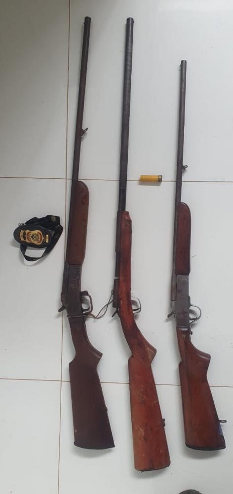 De posse de três armas de fogo, homem investigado por tentativa de homicídio é preso em Itaguatins