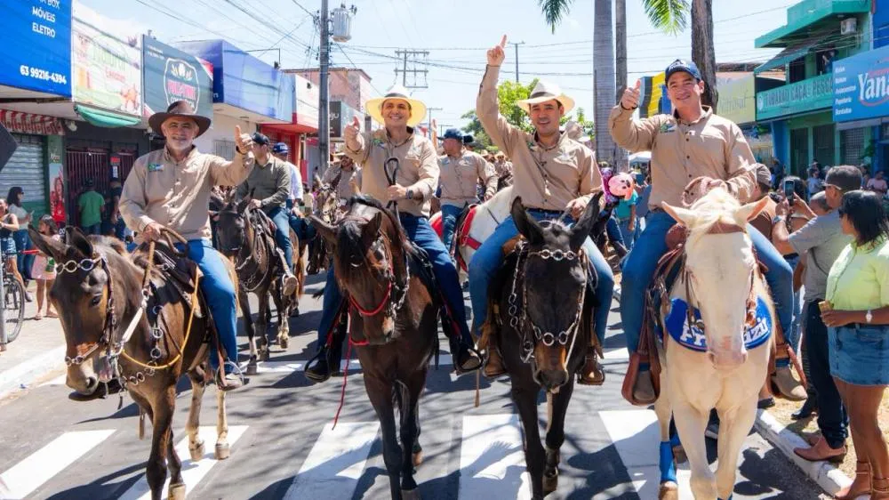 EM CASA: Deputado Federal Alexandre Guimarães participa da maior cavalgada do mundo em Araguaína