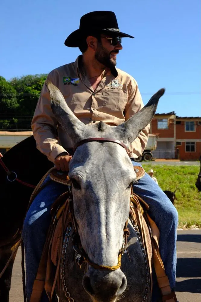Thiago Costa participa da maior cavalgada do mundo em Araguaína