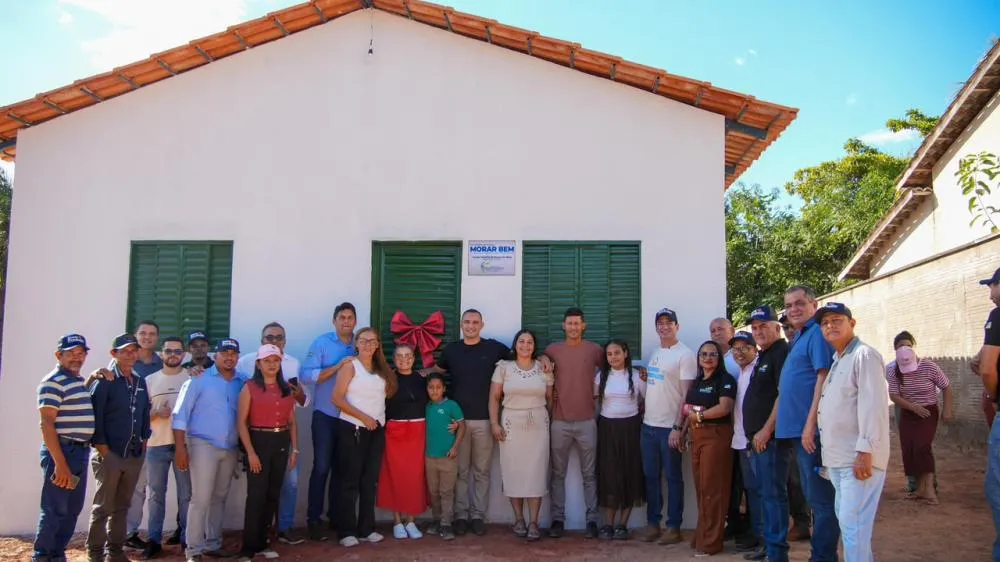“Estamos entregando dignidade”, afirma dep. Alexandre Guimarães durante entrega de moradias em Recursolândia.