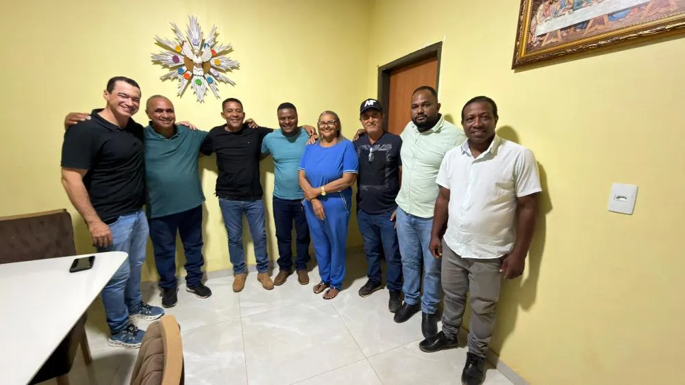 Prefeito de Santa Rosa, Leví Teixeira, e nove vereadores declaram apoio à pré-candidatura de Alexandre Guimarães ao Senado