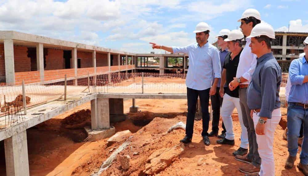 Governador visita obras do Hospital Geral de Araguaína e entrega revitalização do Batalhão Ambiental