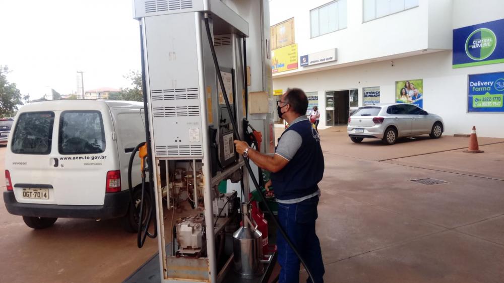 Agência de Metrologia reforça que bombas medidoras de combustível devem ter a marca oficial do Inmetro