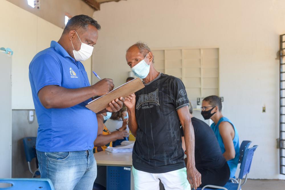 Moradores da Vila Agrotins recebem ação descentralizada em saúde nesta terça