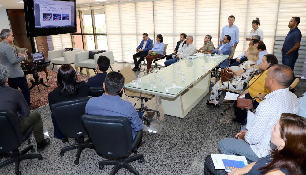 Em reunião com prefeitos, governador Wanderlei Barbosa ouve demandas e destaca ações que beneficiam a população e os turistas no Jalapão