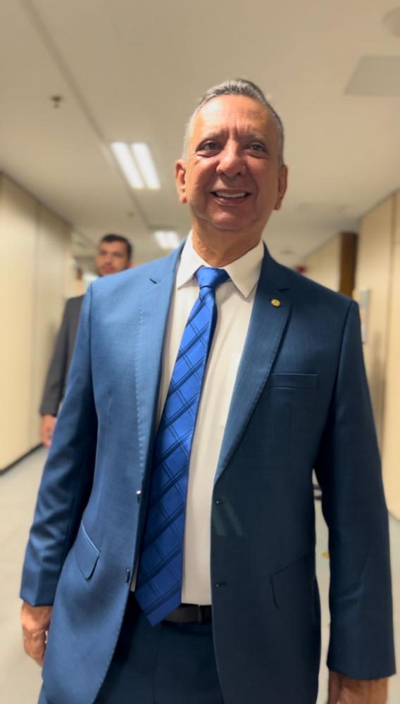 Empossado, Antônio Andrade mira conclusão do Hospital do Amor e programa habitacional para o Estado