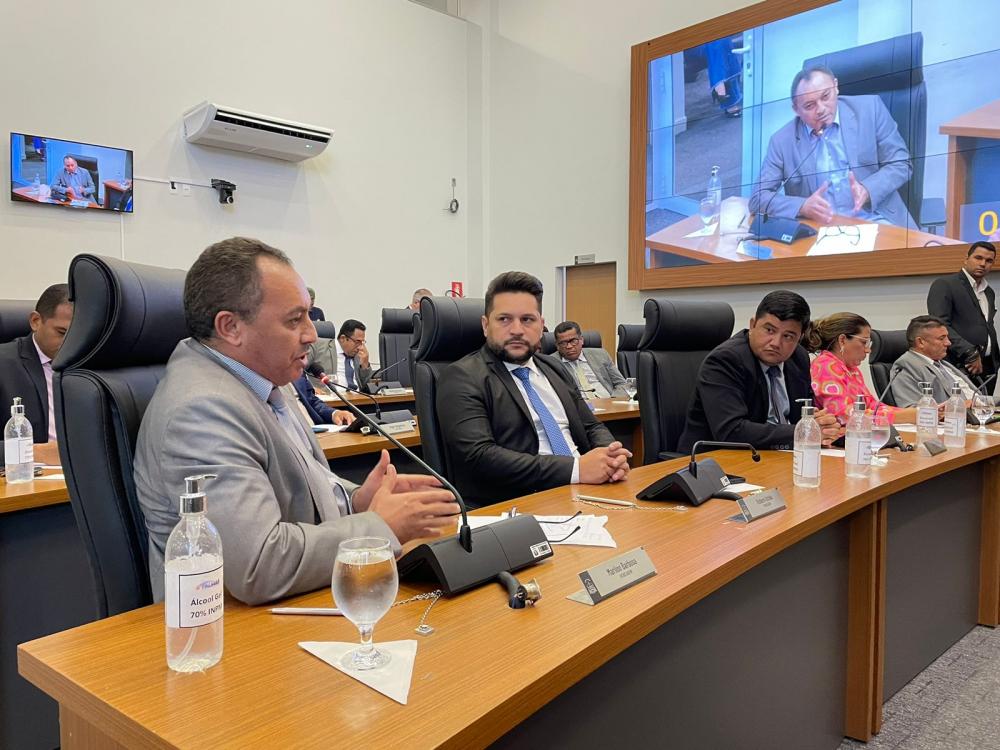 Marilon Barbosa apresenta requerimentos com pedidos de obras e serviços para o Distrito de Taquaruçu